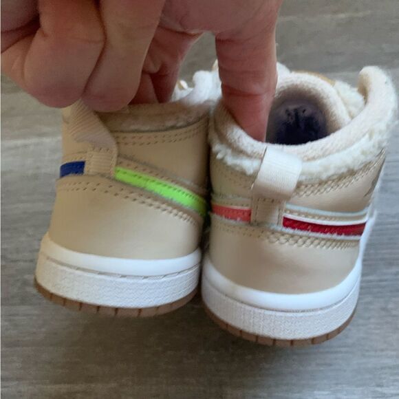 Nike Air Jordan Sneakers Sherpa Fleece Multi Color Beige Kids Toddler Size 9C - Picture 4 of 16